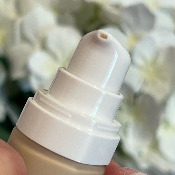 FENTY BEAUTY • PRO FILT'R SOFT MATTE LONGWEAR FOUNDATION • SHADE 140 - Picture 8 of 8